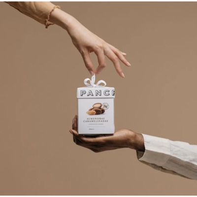 Конфеты Pancracio Luxury Box из цельного миндаля с молочным шоколадом и темным шоколадом, 140 гр.